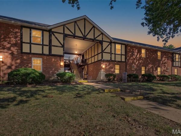 1062 Woodgate Drive, Kirkwood, MO 63122