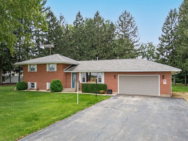 2292 N Leaf River Road , Mount Morris, IL 61054
