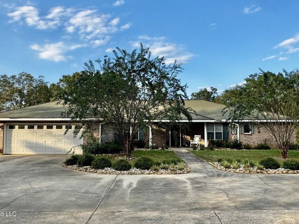 95 W Burnette Road, Jayess, MS 39641