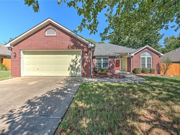 2706 Amberwood Street , Springdale, AR 72762
