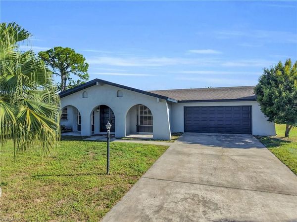 502 Parkside ST , LEHIGH ACRES, FL 33936