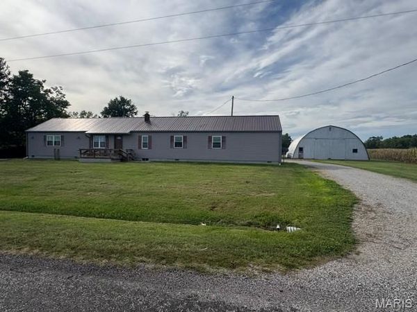 1868 Ferrydale Road , Odin, IL 62870