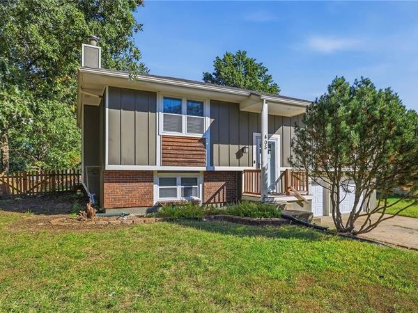 405 SW Killarney Lane, Blue Springs, MO 64014