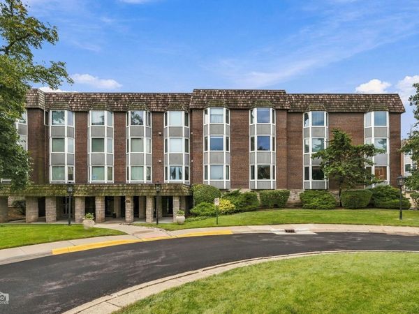 2600 Windsor Mall , Unit 3E, Park Ridge, IL 60068