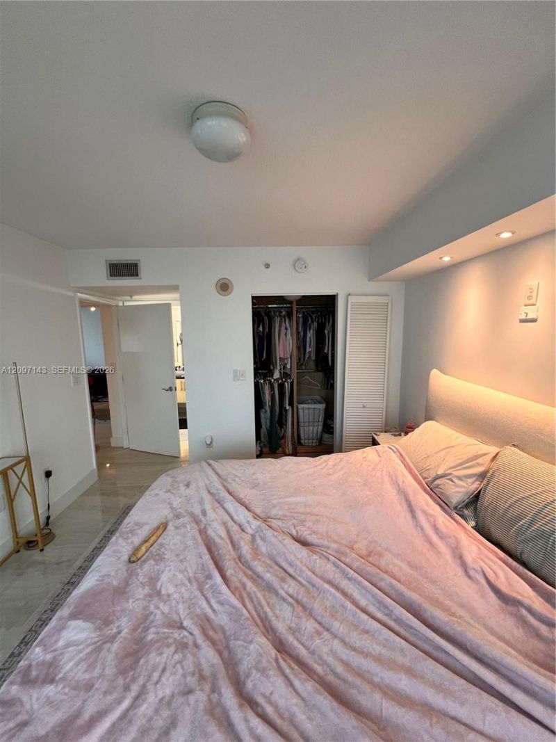 31 SE 5th Street, Unit 2801, Miami, FL 33131 Photo