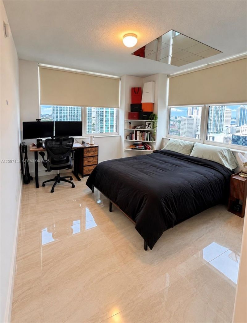 31 SE 5th Street, Unit 2801, Miami, FL 33131 Photo