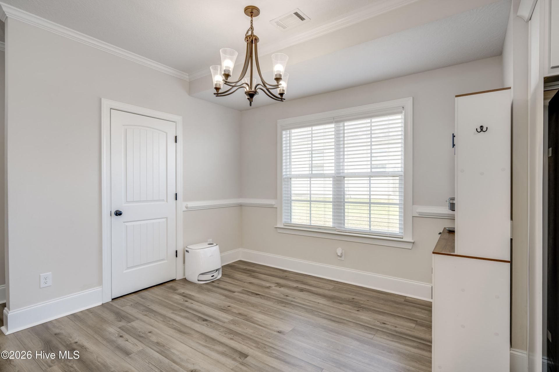 1089 Archard Street Photo 15