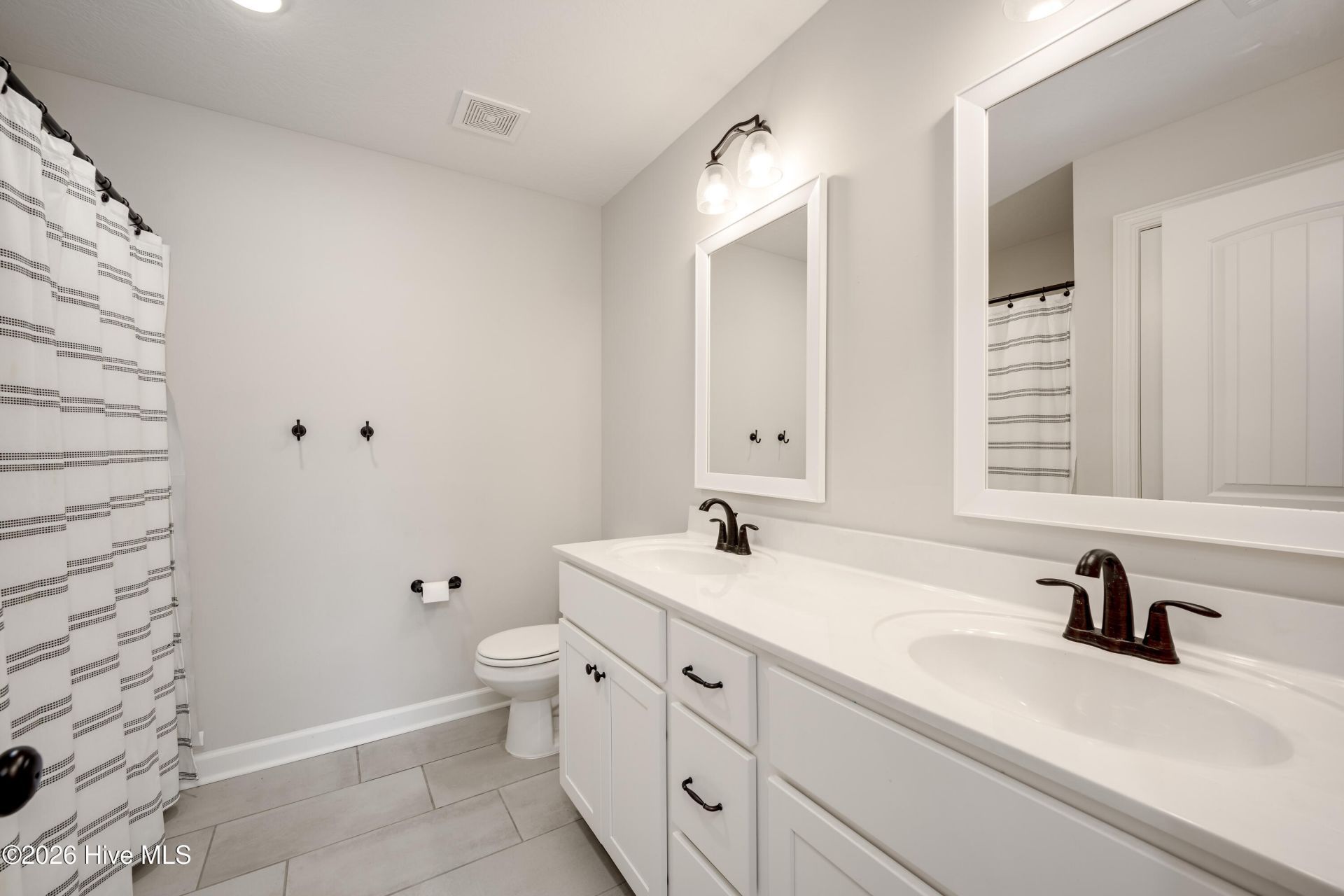 1089 Archard Street Photo 28