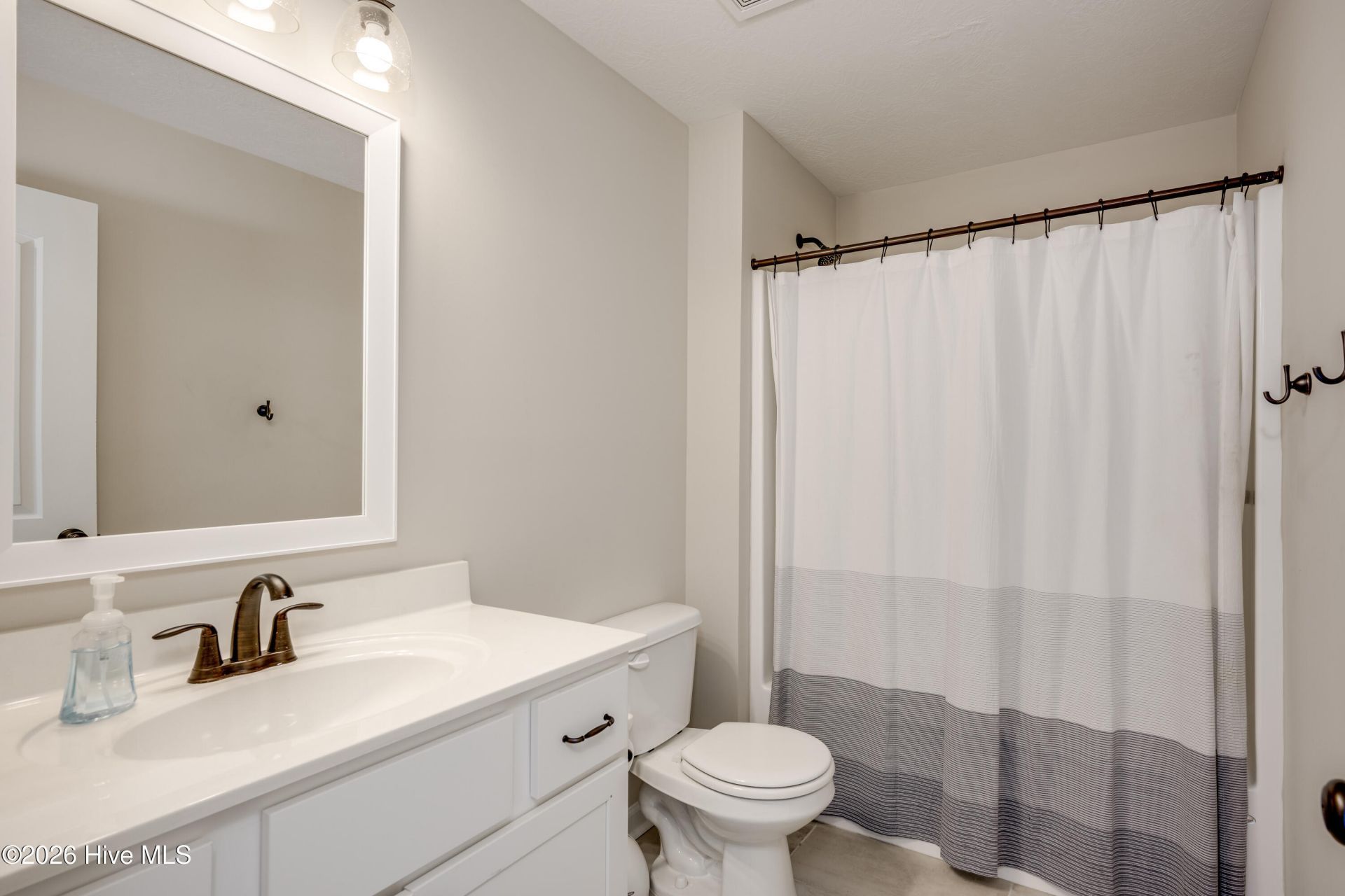 1089 Archard Street Photo 37