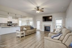 1089 Archard Street photo 4