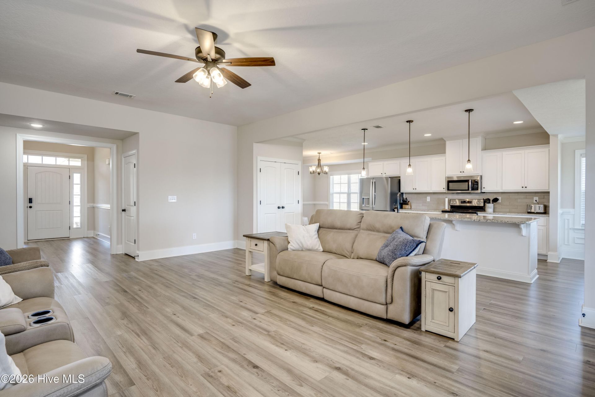1089 Archard Street Photo 7