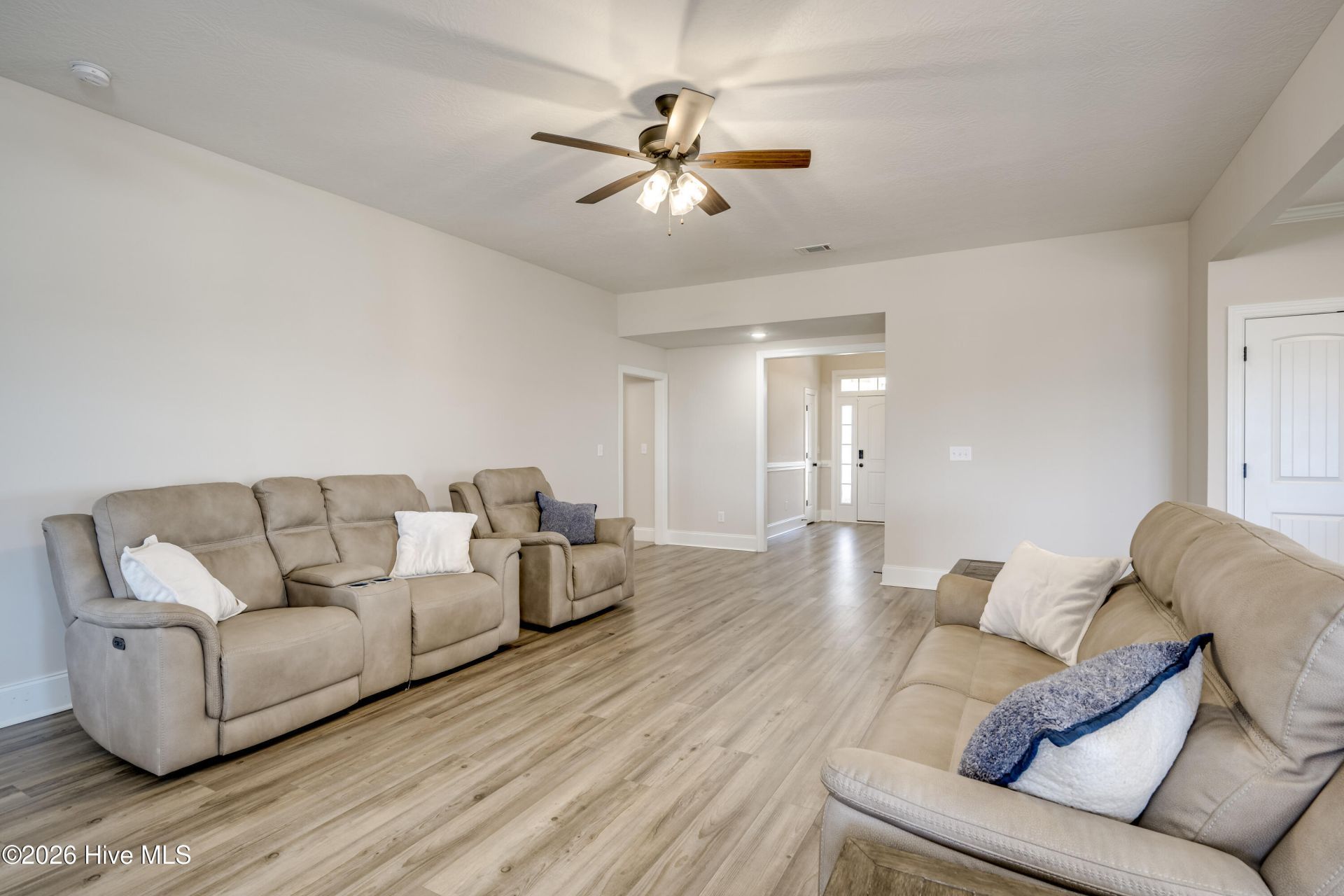 1089 Archard Street Photo 8