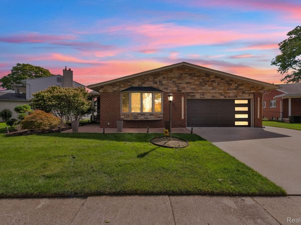 27033 Timber Trail, Dearborn Heights, Mi 48127