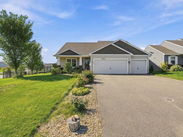 8539 Titanium Circle, Woodbury, MN 55129