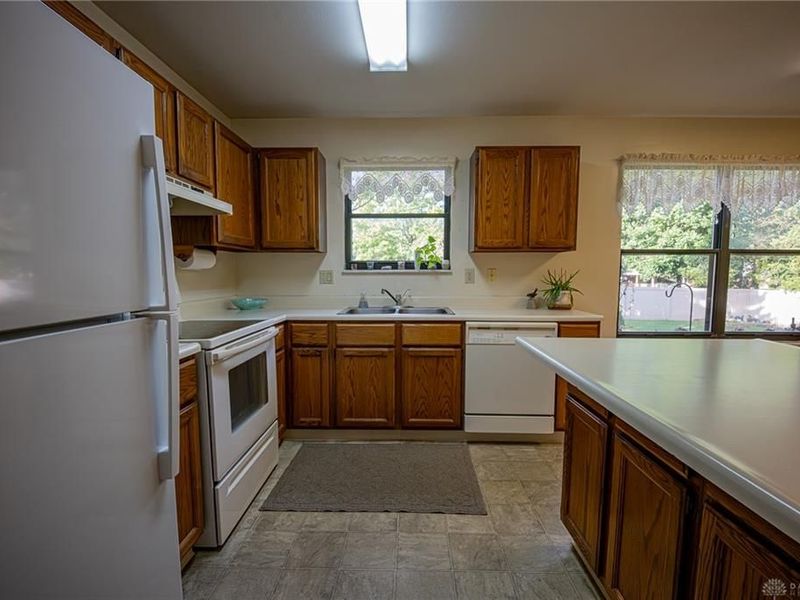 8860 Christygate Lane, Huber Heights, OH 45424 Photo 10