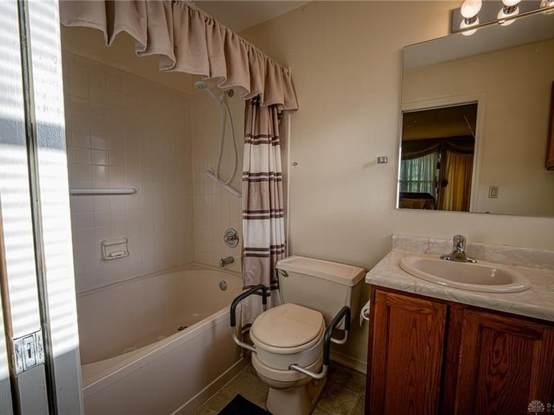 8860 Christygate Lane, Huber Heights, OH 45424 Photo 15