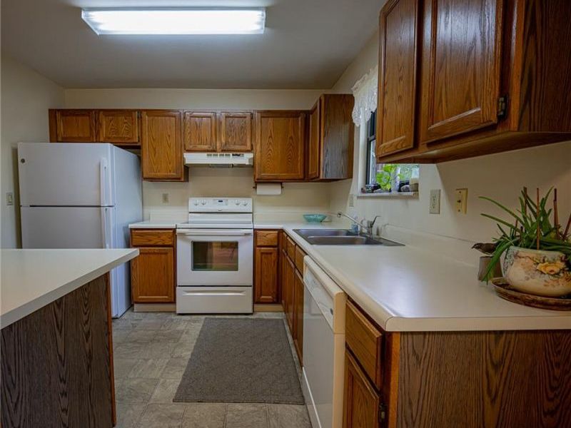 8860 Christygate Lane, Huber Heights, OH 45424 Photo 9