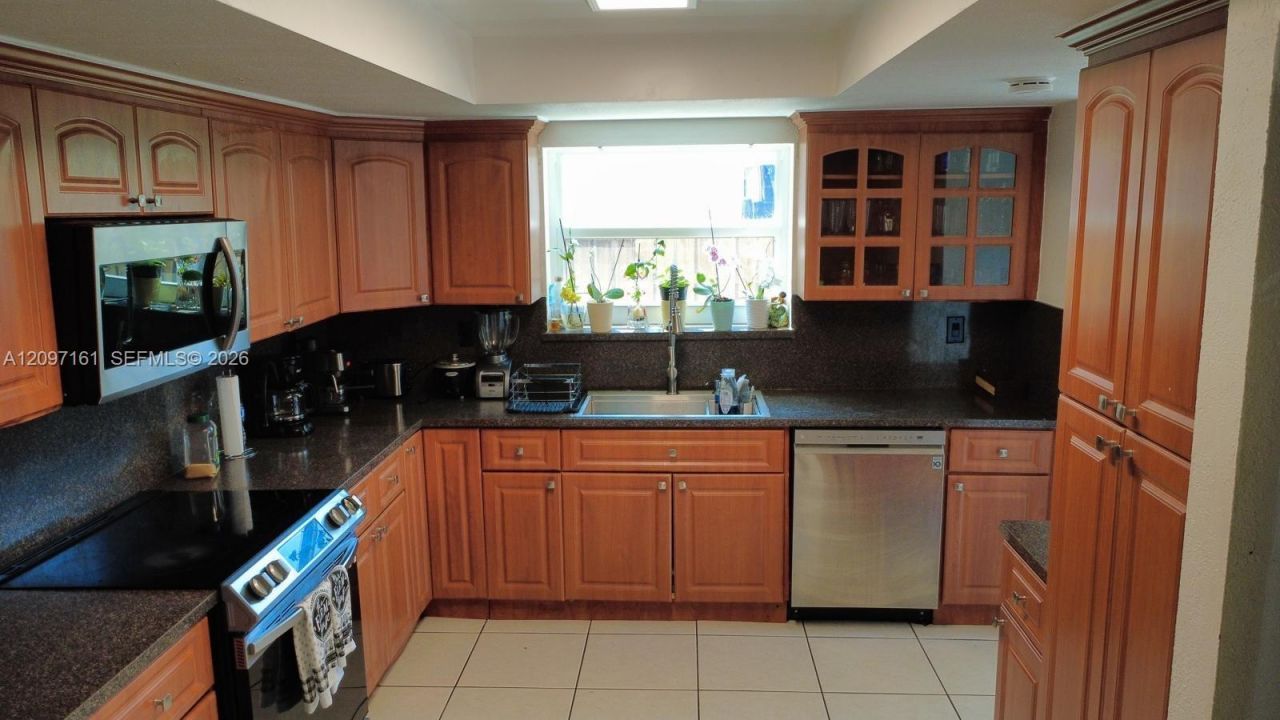 20042 W Lake Dr, Hialeah, FL 33015 Photo