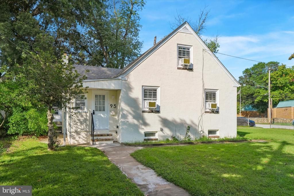 95 1ST AVENUE , ESSINGTON, PA 19029