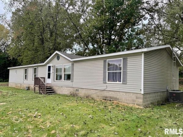 158 N Rogers Park Drive, Canton, IL 61520