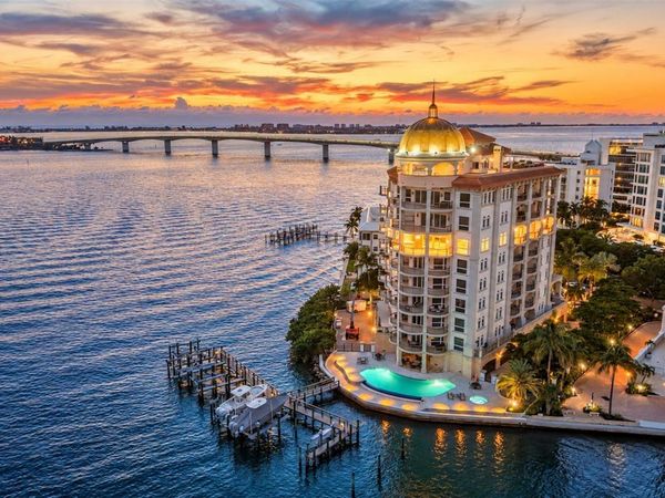 420 GOLDEN GATE POINT, Unit 700, SARASOTA, FL 34236