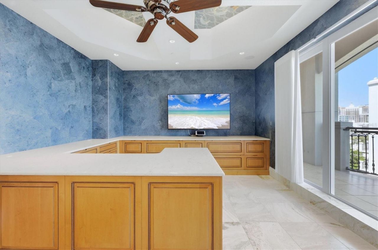 420 Golden Gate Point, Unit 700, Sarasota, FL 34236 Photo