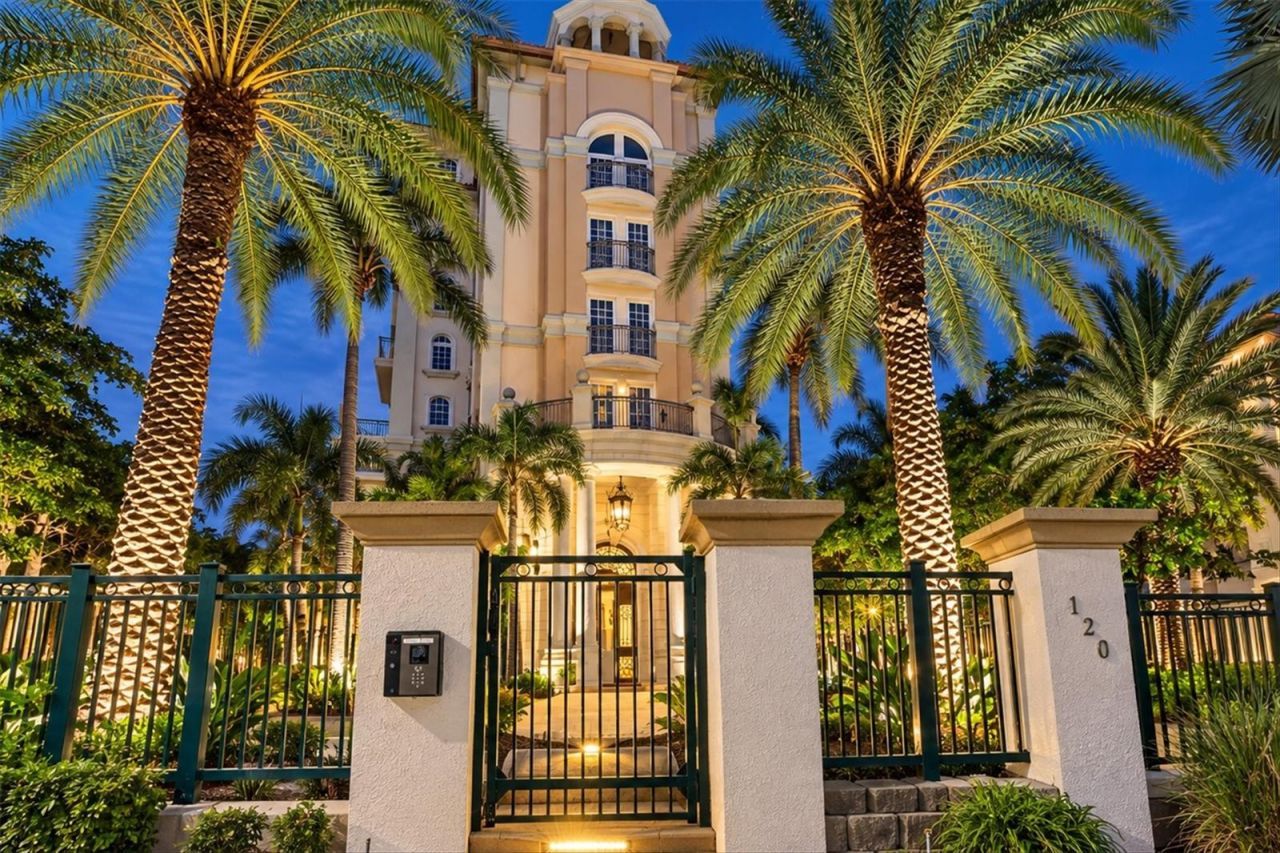 420 Golden Gate Point, Unit 700, Sarasota, FL 34236 Photo