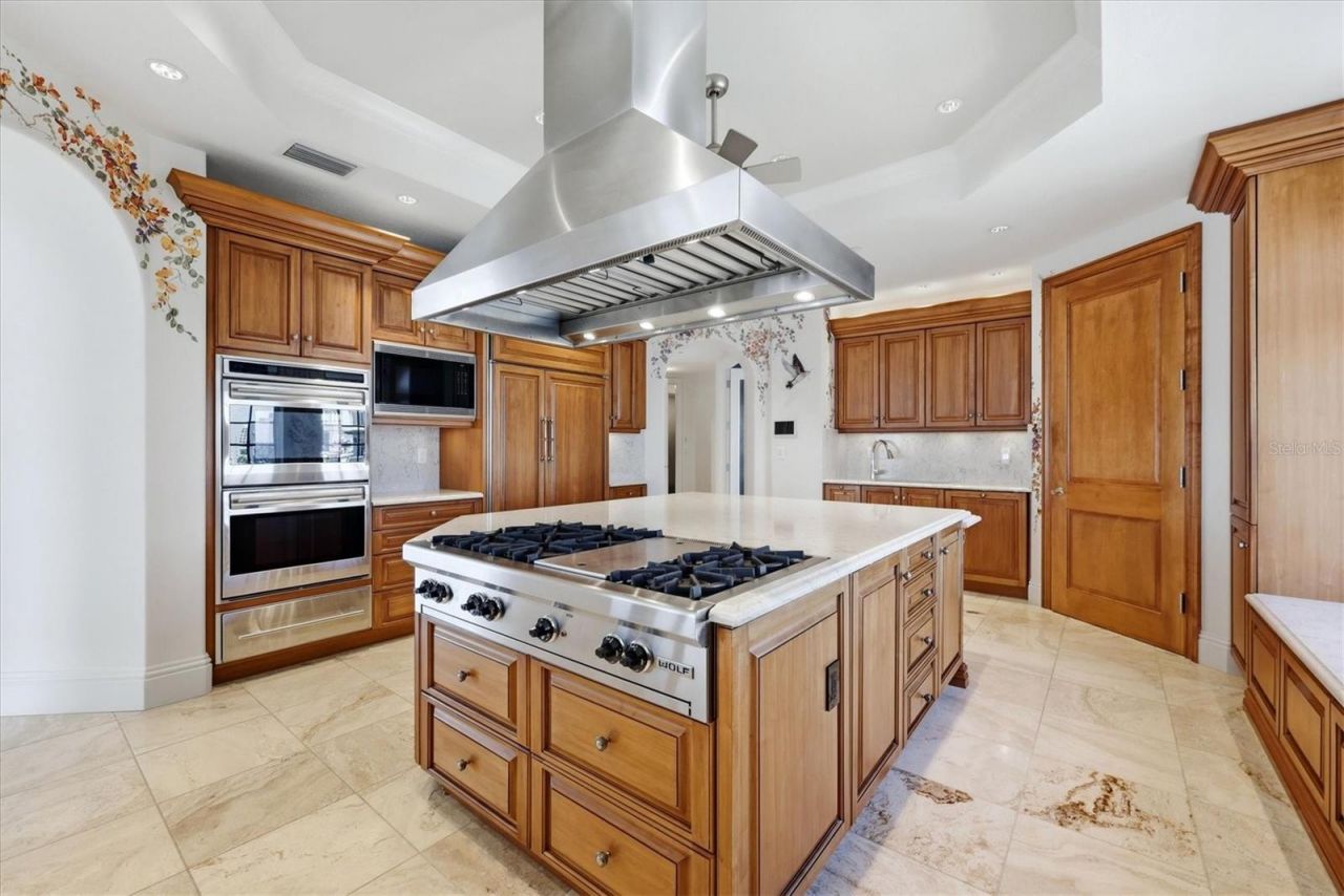 420 Golden Gate Point, Unit 700, Sarasota, FL 34236 Photo