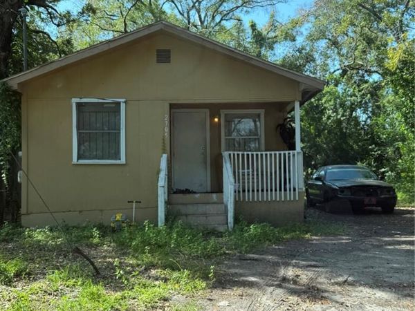 2705 E CAYUGA STREET , TAMPA, FL 33610