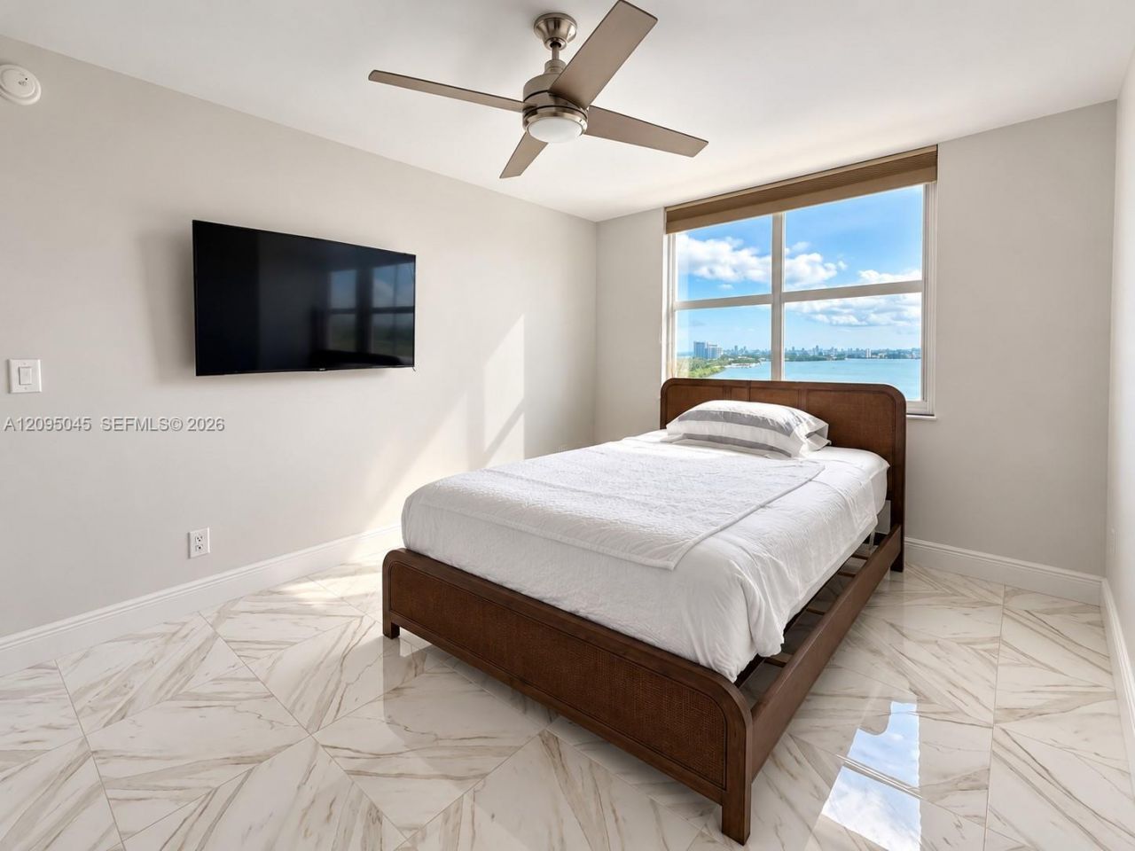 300 Bayview Dr, Unit 2014, Sunny Isles Beach, FL 33160 Photo