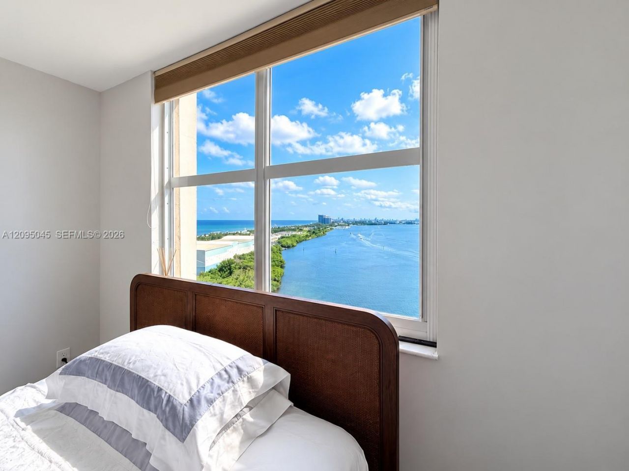 300 Bayview Dr, Unit 2014, Sunny Isles Beach, FL 33160 Photo