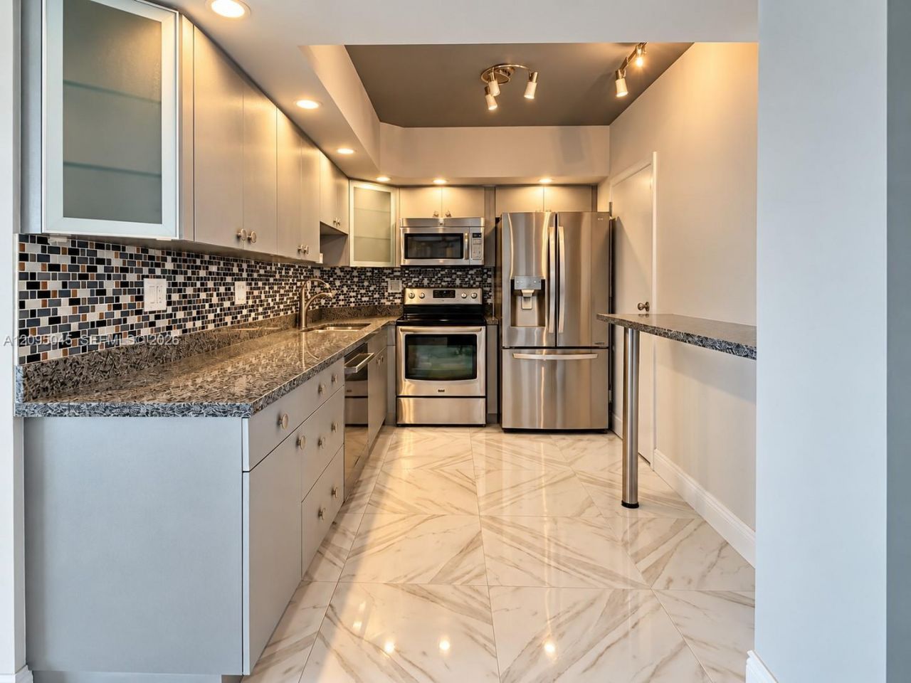 300 Bayview Dr, Unit 2014, Sunny Isles Beach, FL 33160 Photo