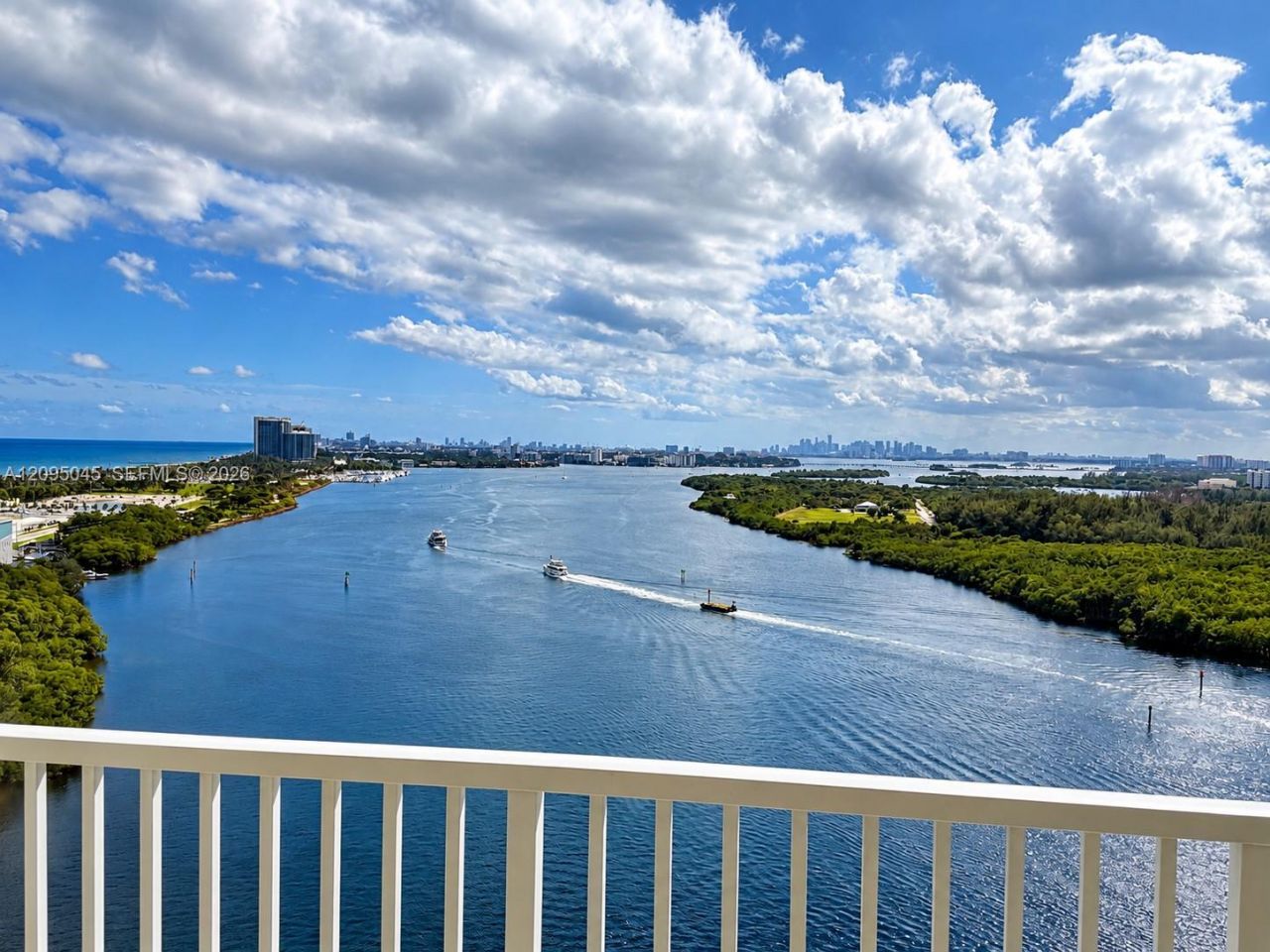 300 Bayview Dr, Unit 2014, Sunny Isles Beach, FL 33160 Photo