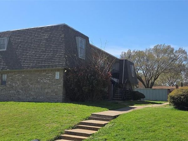 237 Vista Way, Benbrook, TX 76126