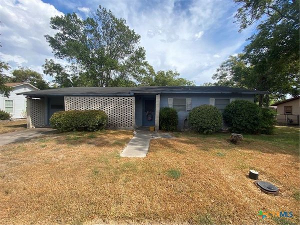 410 W 14th Street, Shiner, TX 77984