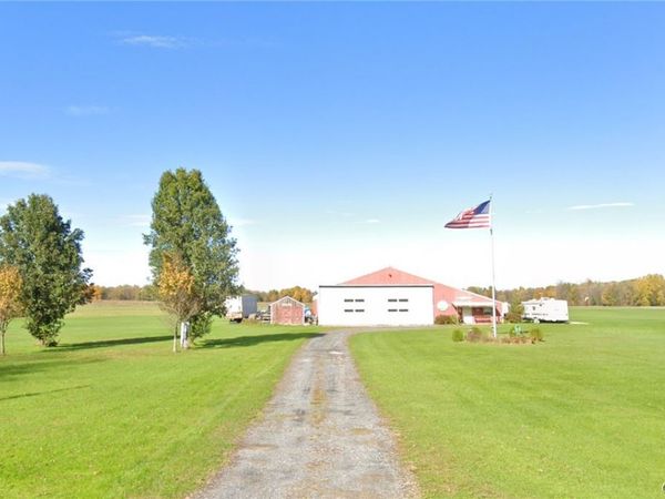3015 Ditmar Road , Weedsport, NY 13166