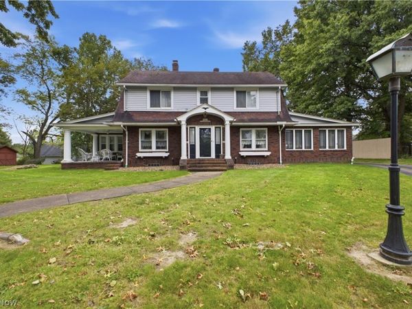 24 Overlook Boulevard, Struthers, OH 44471