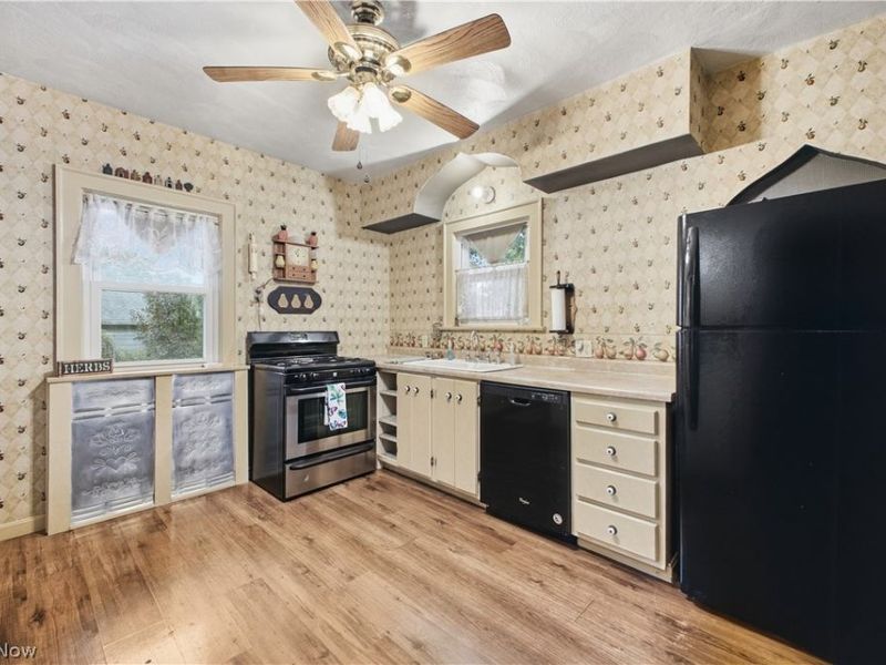 24 Overlook Boulevard, Struthers, OH 44471 Photo 11