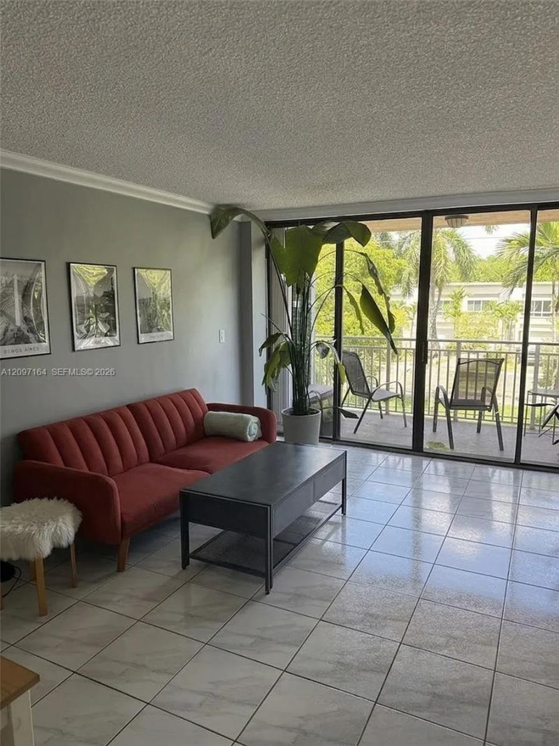 2450 NE 135th St , Unit 208, North Miami, FL 33181 Photo