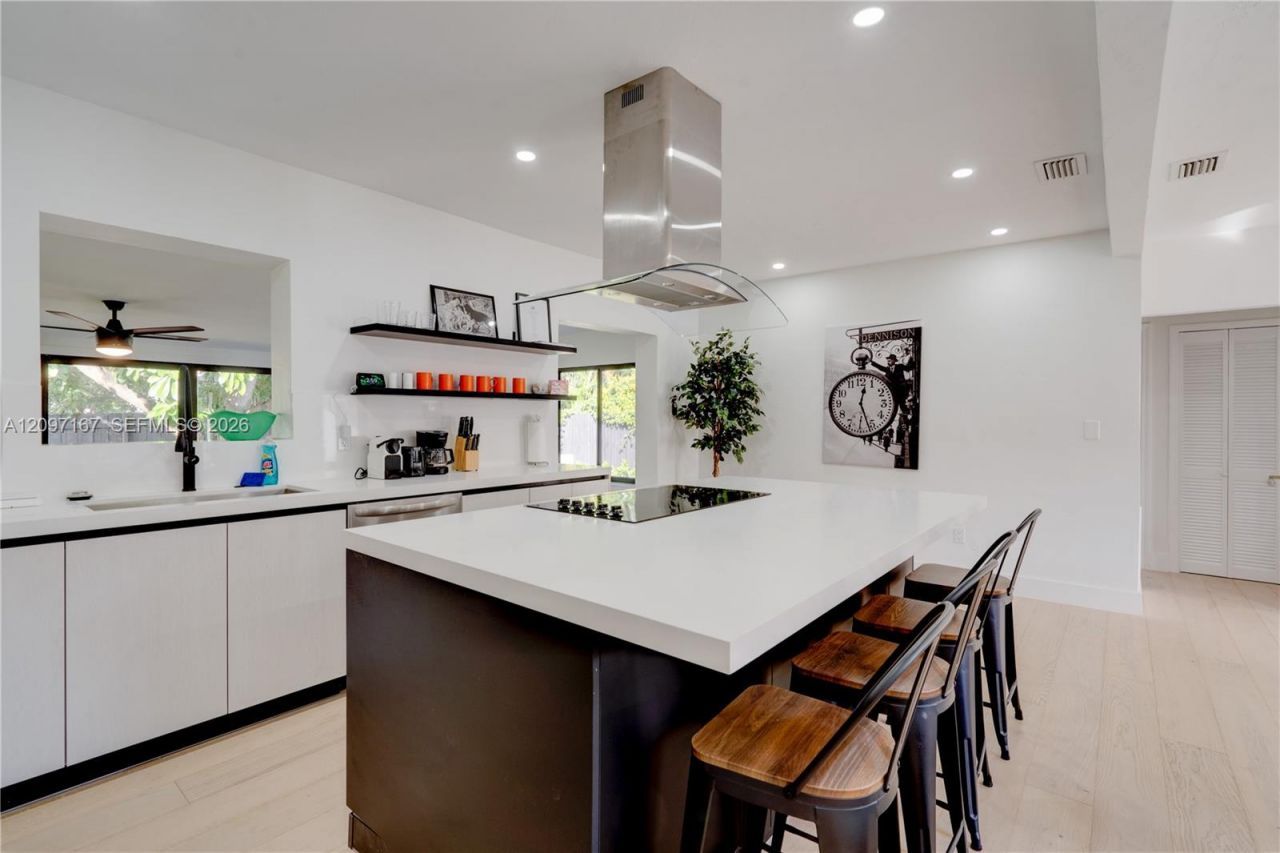 347 NE 110th St , Miami, FL 33161 Photo