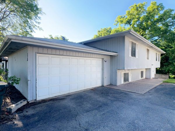 201 W Winchester Road , Libertyville, IL 60048