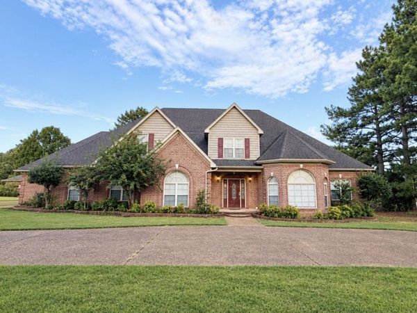 123 Tall Oaks Drive, Senatobia, MS 38668