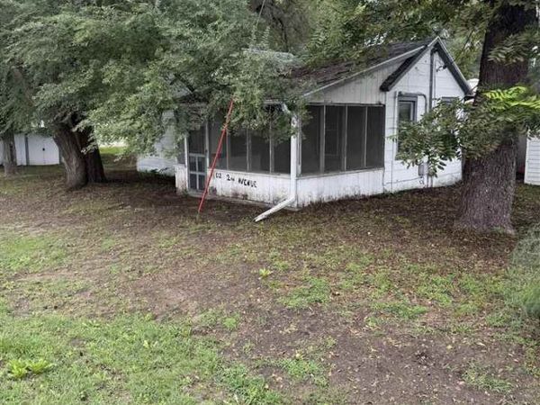 1102 2nd Ave, Fredonia, IA 52738