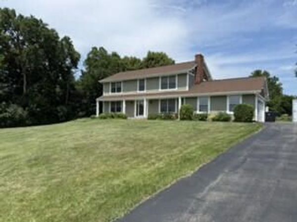 W227S7710 Oakview Dr, Vernon, WI 53103