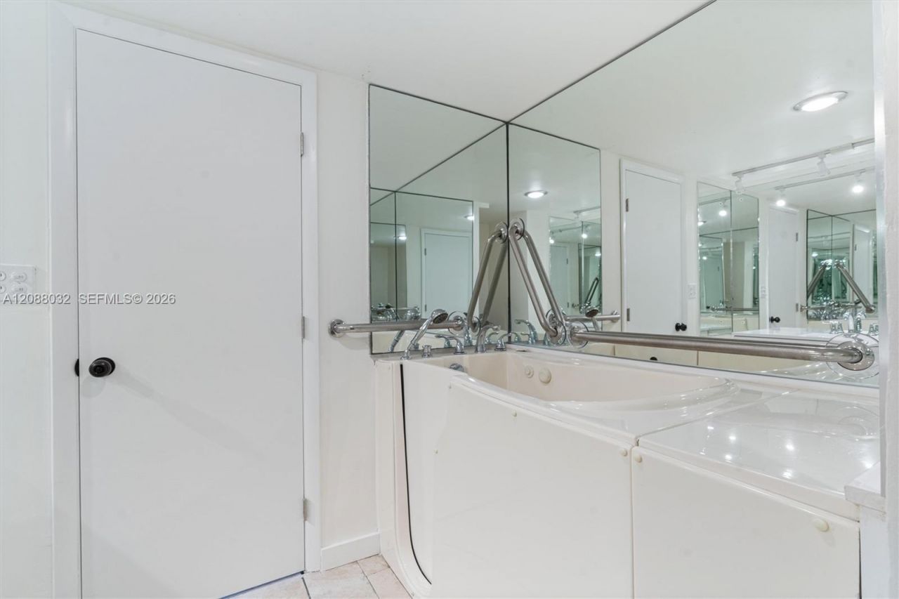 2100 S Ocean Ln, Unit 401, Fort Lauderdale, FL 33316 Photo