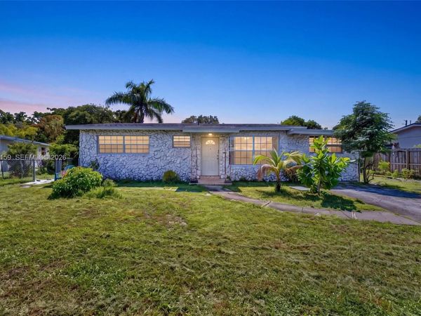 3020 SW 8th St , Fort Lauderdale, FL 33312