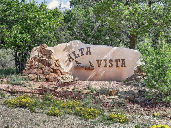 40 Alta Vista Road, Tijeras, NM 87059