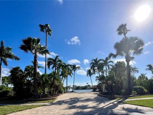 4669 Southern Breeze DR , NAPLES, FL 34114
