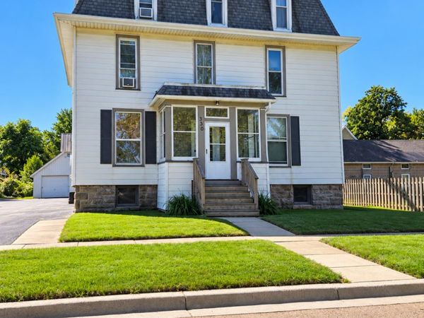 330 W Sycamore Street W, Unit 1E, Sycamore, IL 60178