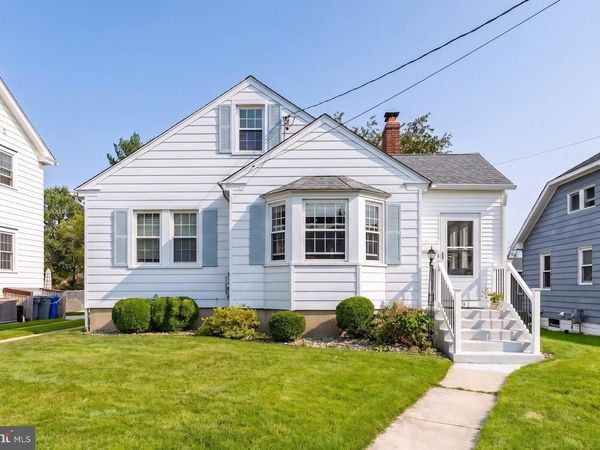 132 CENTER STREET, GIBBSTOWN, NJ 08027